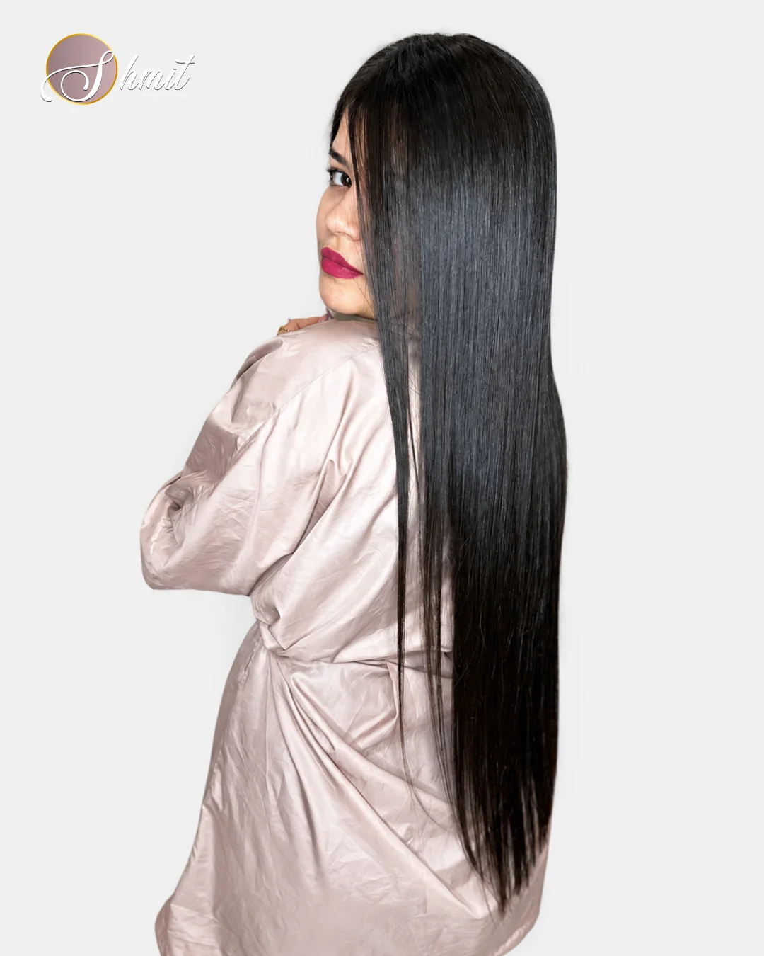 Resultado lateral de alisado en melena extra larga realizado en Shmit Beauty Salon Madrid