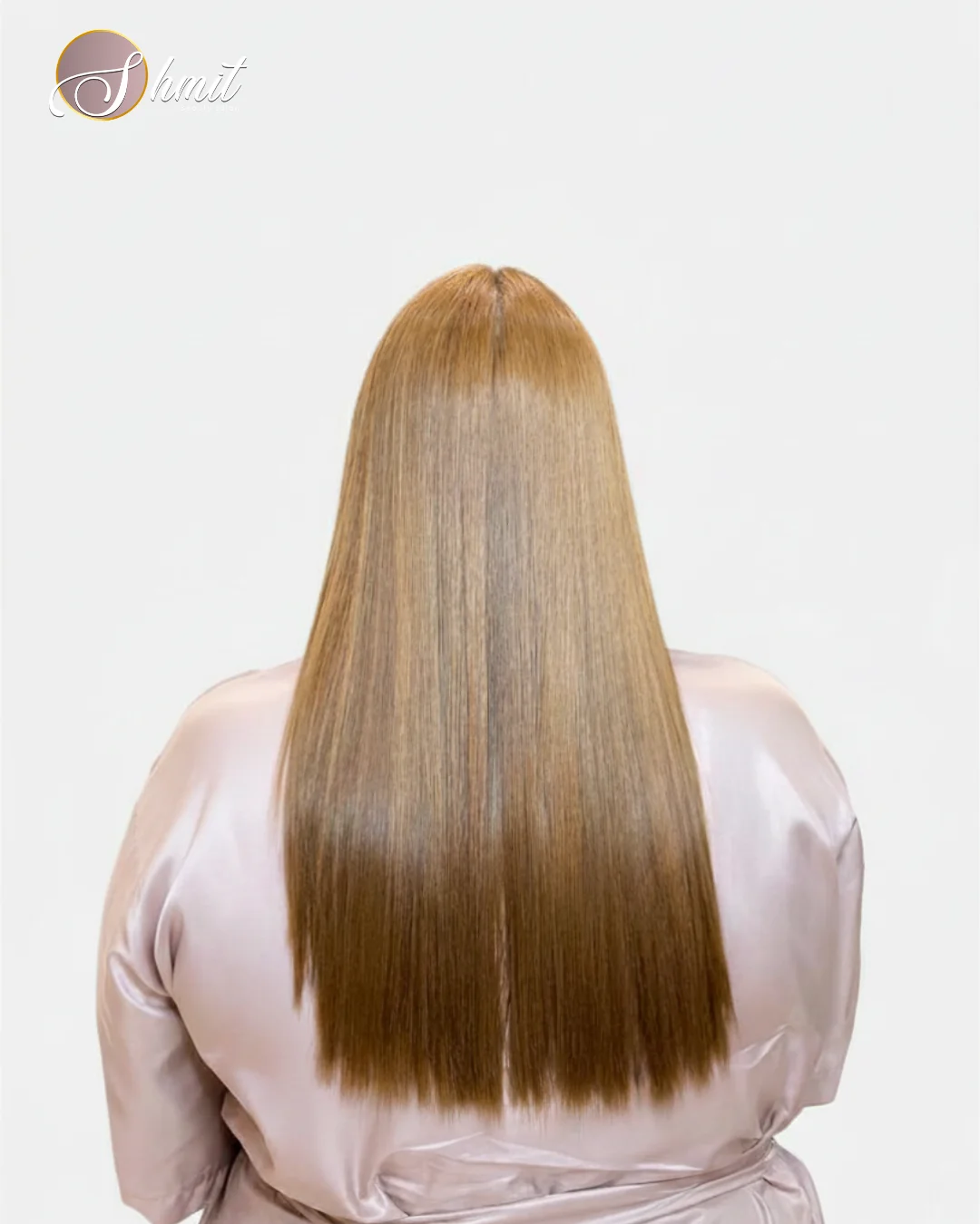 Melena larga lisa con color cálido y brillo en Shmit Beauty Salon Madrid