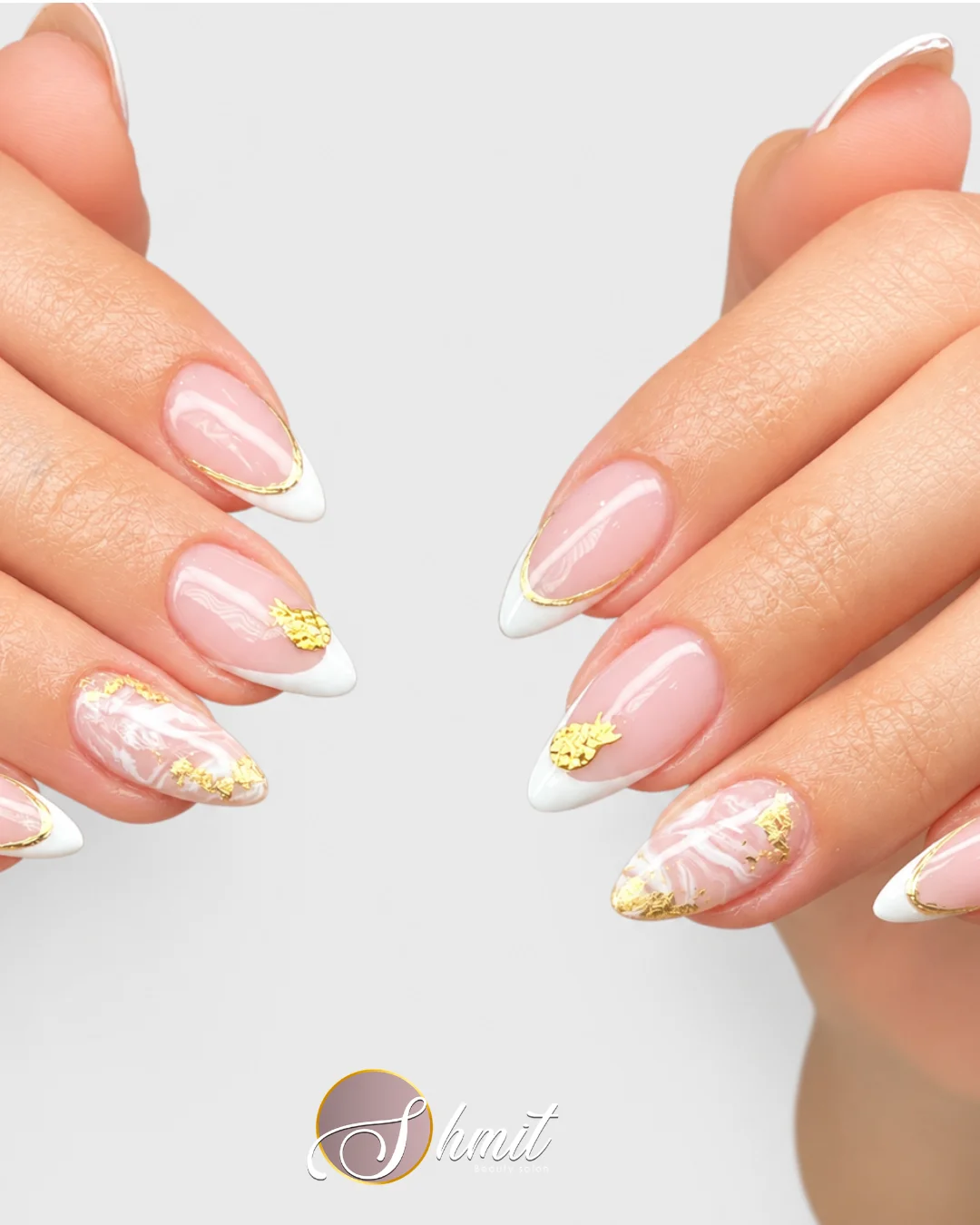 Uñas con diseño francés y detalles amarillos en Shmit Beauty Salon Madrid